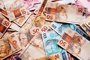 Como se inscrever e receber até R$ 2.490 em auxílios