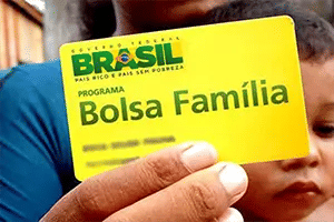 Bolsa Família ampliado reduziu busca por emprego